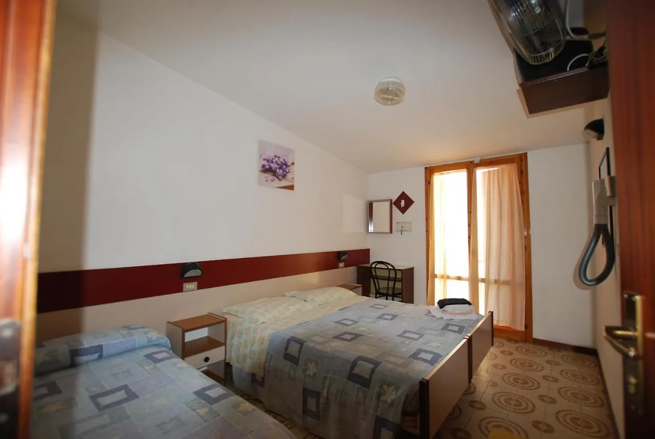 Hotel Cesari Rimini 0*,